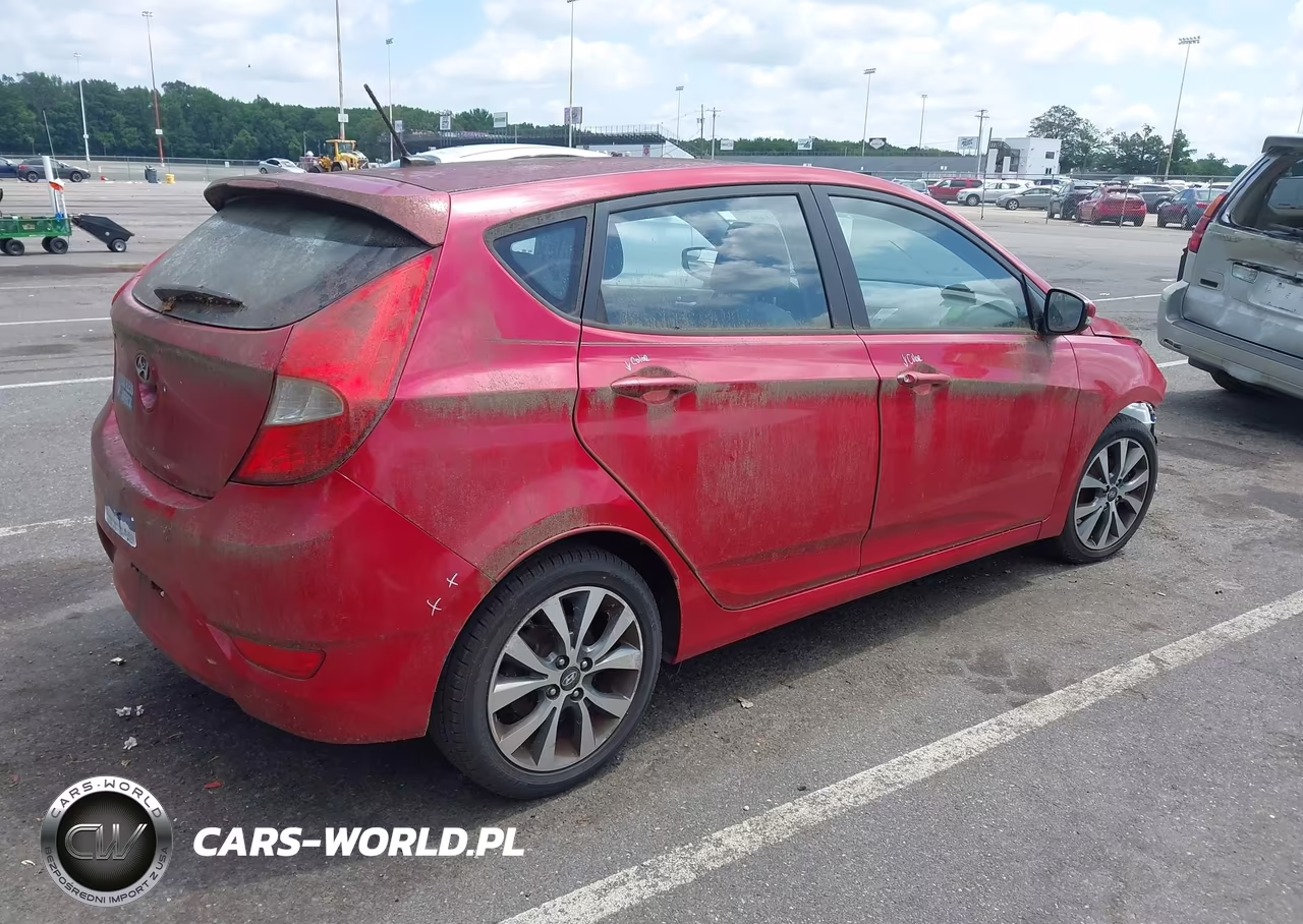 2015 Hyundai Accent Sport VIN:KMHCU5AE8FU229578 - 4