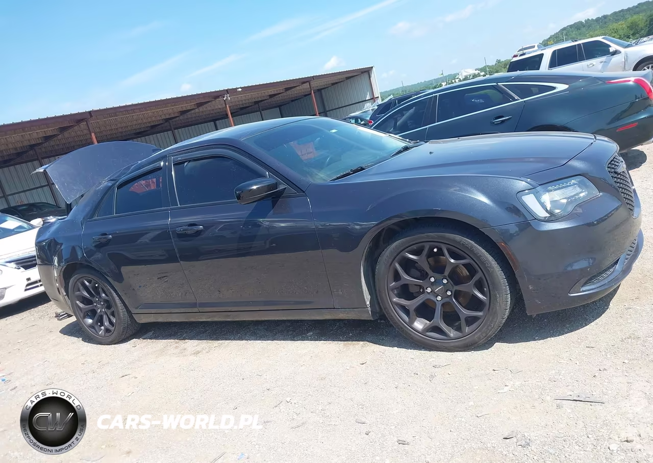 2019 Chrysler 300 Touring VIN:2C3CCAAG4KH610427 - 13