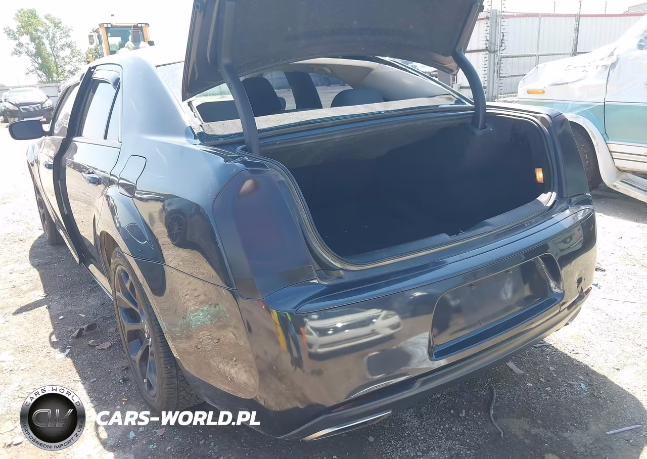 2019 Chrysler 300 Touring VIN:2C3CCAAG4KH610427 - 3