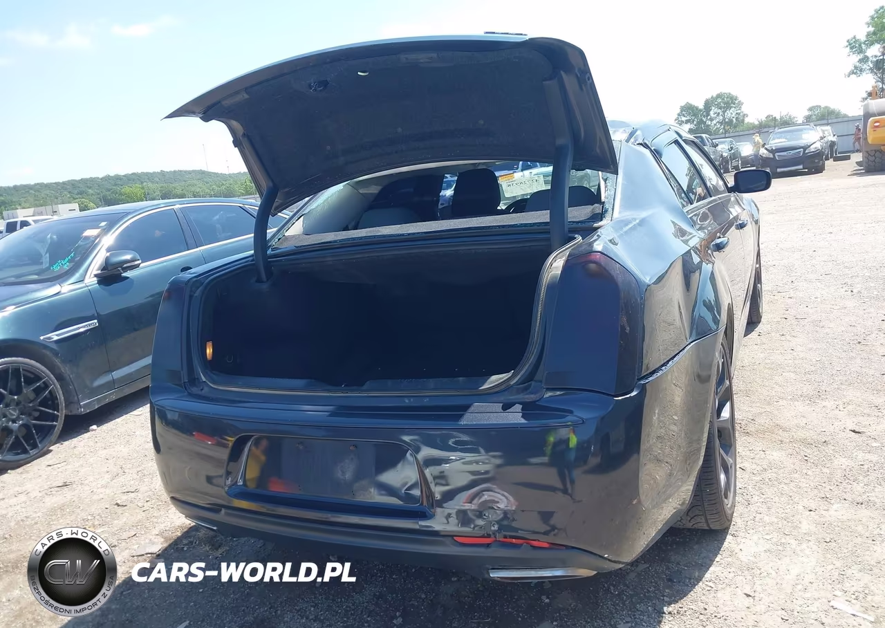 2019 Chrysler 300 Touring VIN:2C3CCAAG4KH610427 - 4