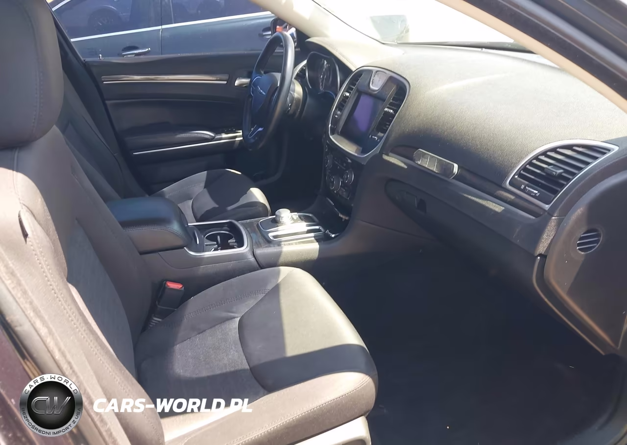 2019 Chrysler 300 Touring VIN:2C3CCAAG4KH610427 - 5