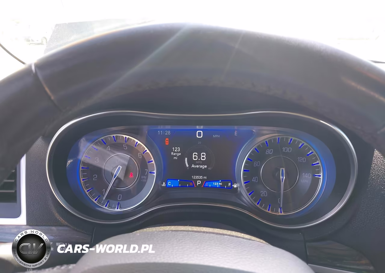 2019 Chrysler 300 Touring VIN:2C3CCAAG4KH610427 - 7
