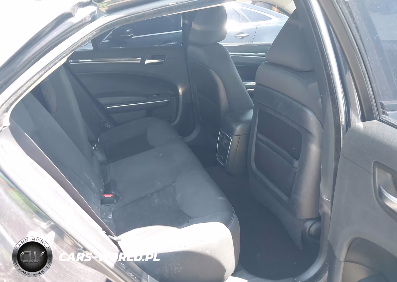 2019 Chrysler 300 Touring VIN:2C3CCAAG4KH610427 - 8