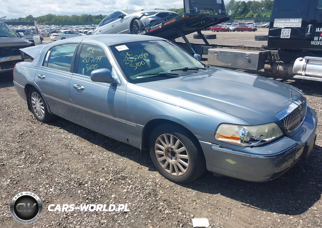 2003 Lincoln Town Car Signature