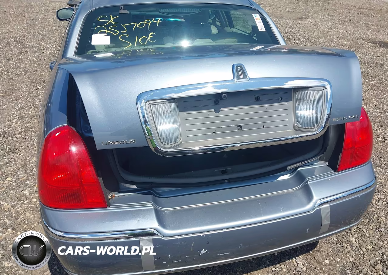 2003 Lincoln Town Car Signature VIN:1LNHM82W63Y648449 - 6