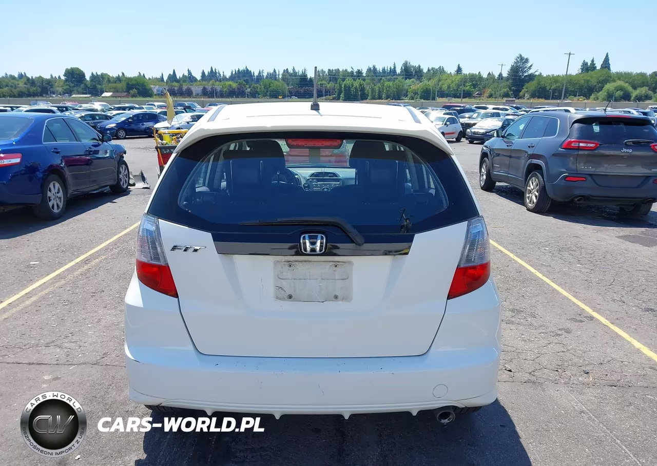 2013 Honda Fit Sport VIN:JHMGE8H59DC074101 - 16