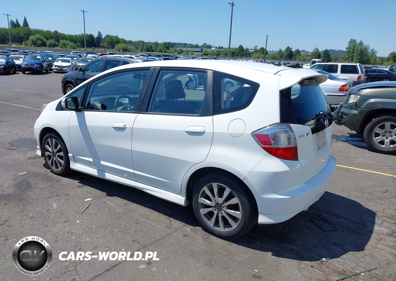 2013 Honda Fit Sport VIN:JHMGE8H59DC074101 - 3