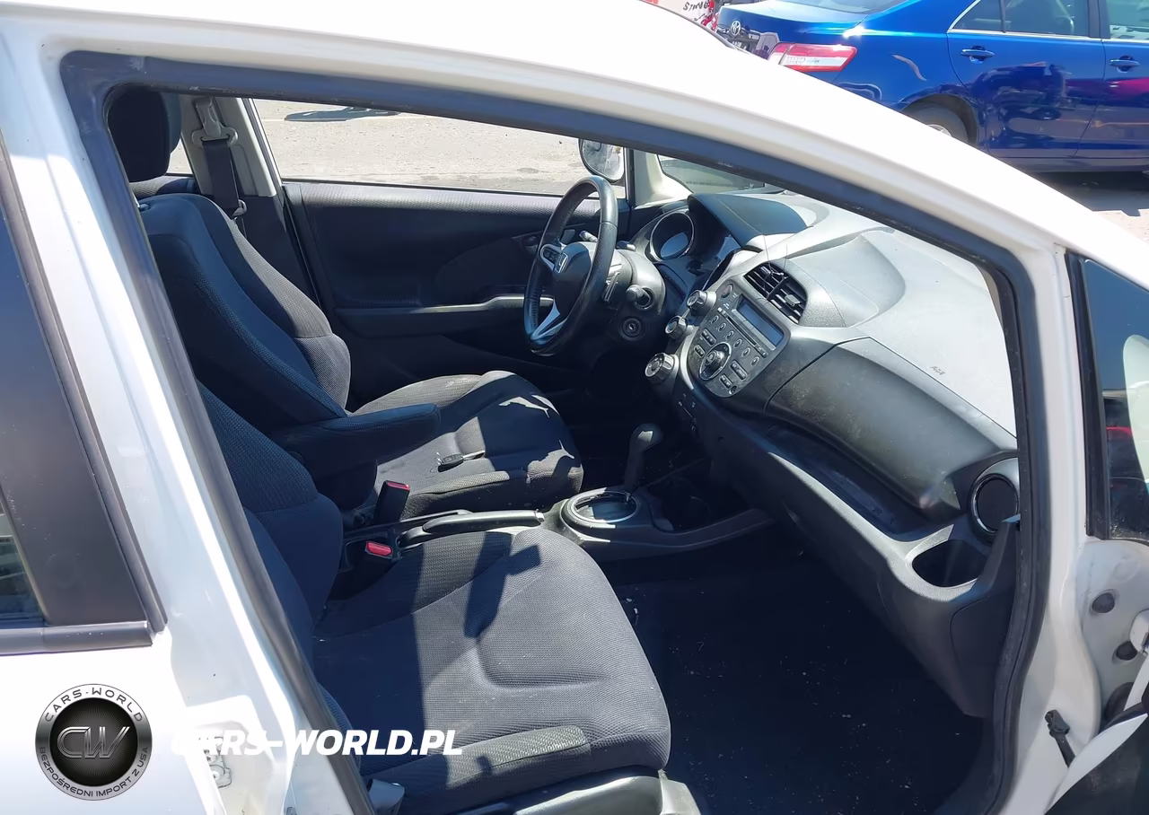 2013 Honda Fit Sport VIN:JHMGE8H59DC074101 - 5