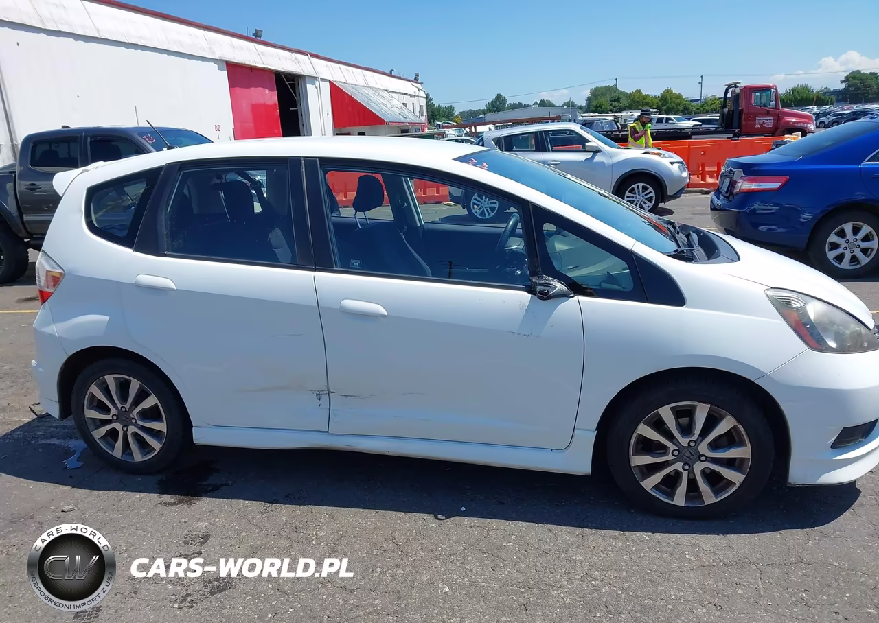 2013 Honda Fit Sport VIN:JHMGE8H59DC074101 - 6