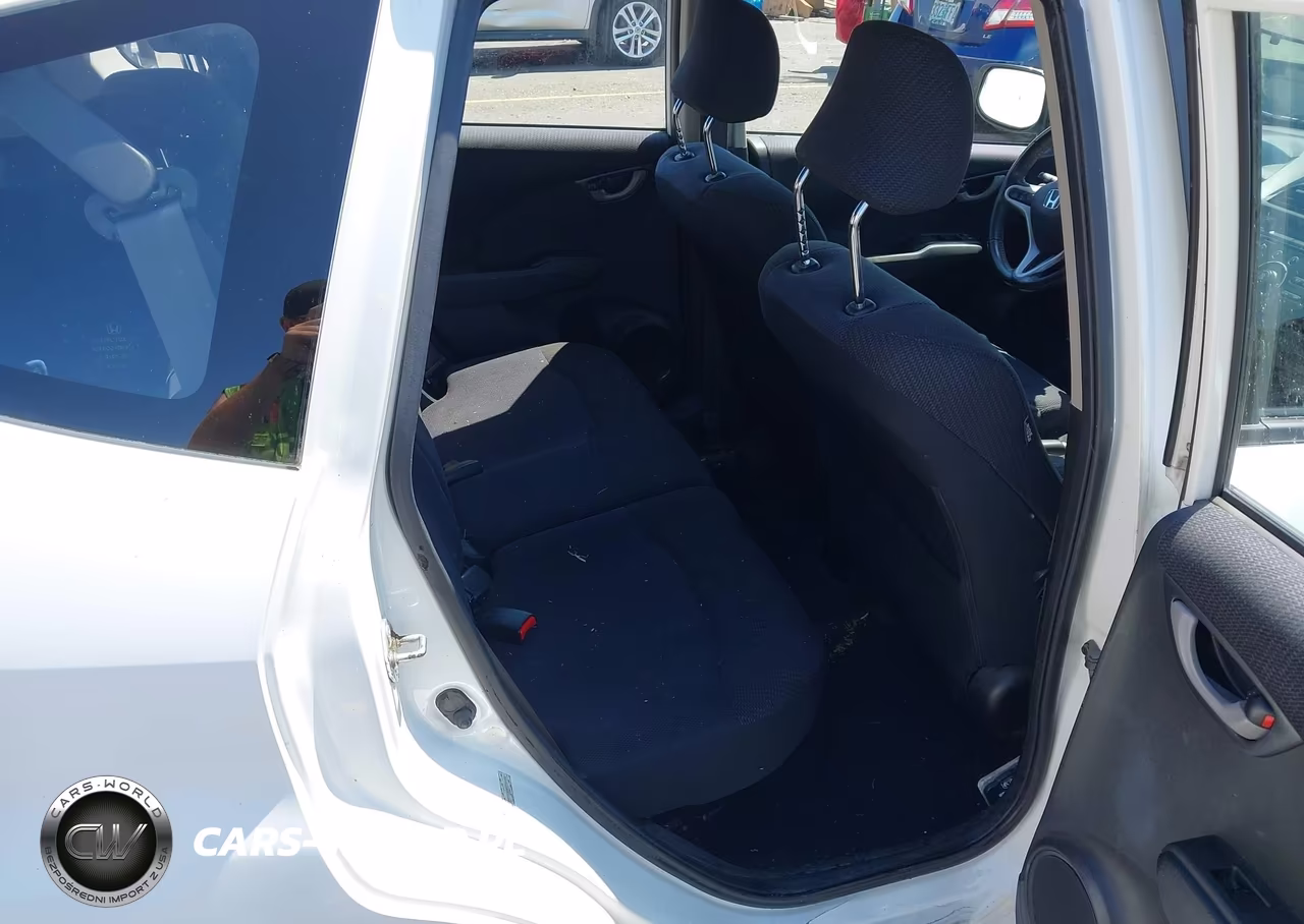 2013 Honda Fit Sport VIN:JHMGE8H59DC074101 - 8