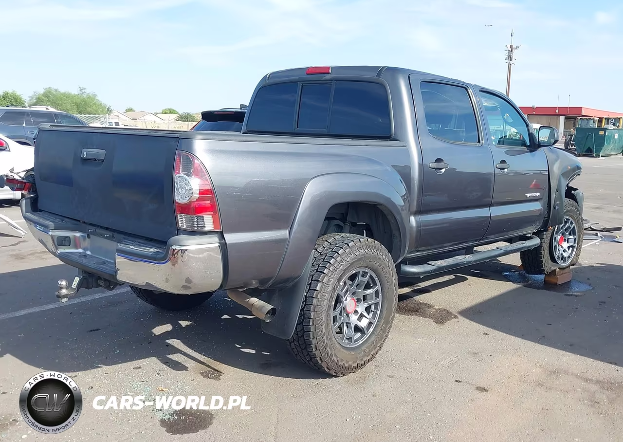 2013 Toyota Tacoma Prerunner V6 VIN:3TMJU4GN3DM143237 - 4