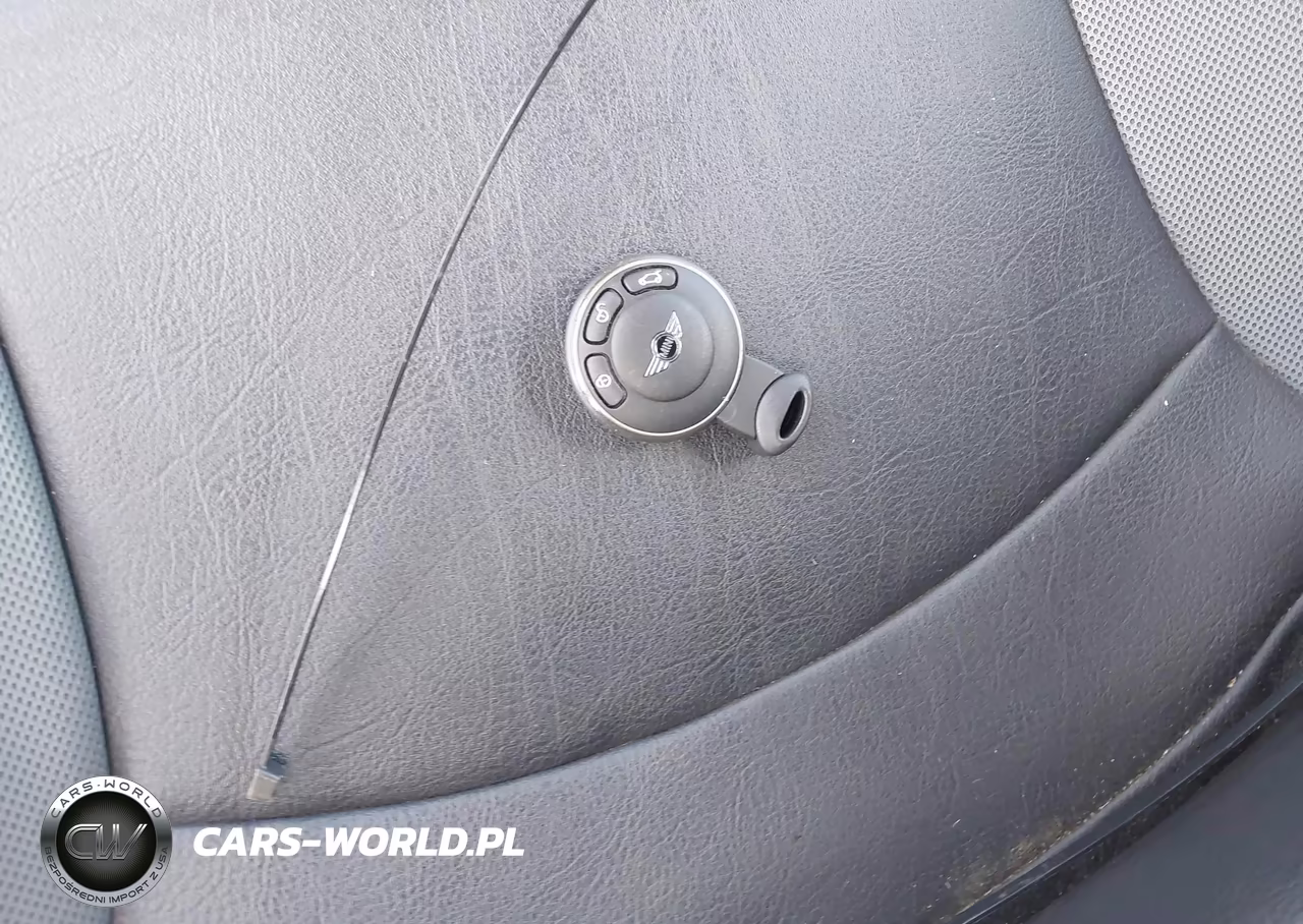 2009 Mini Cooper VIN:WMWMR33549TU95246 - 11