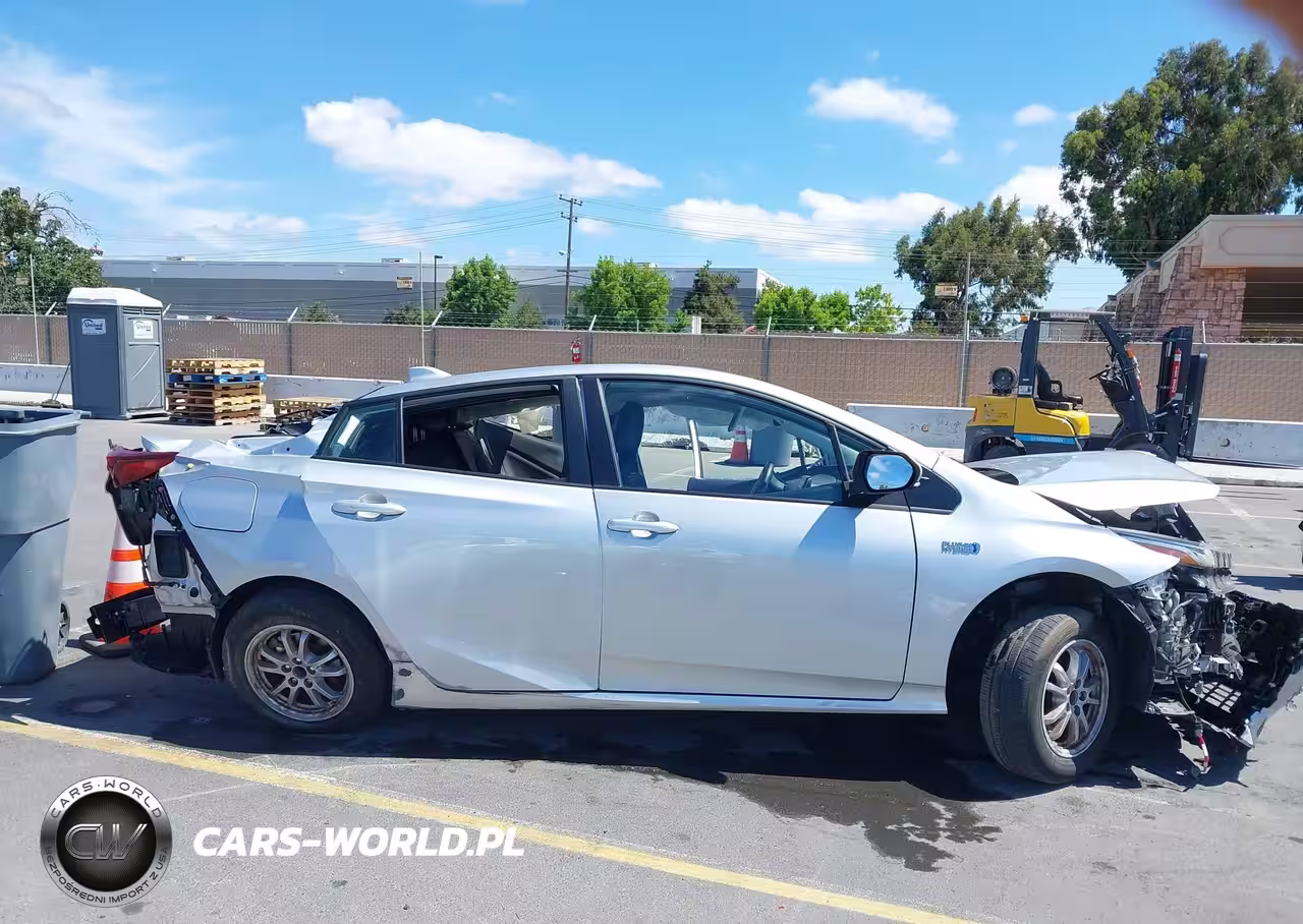 2021 Toyota Prius Prime Limited VIN:JTDKAMFP8M3195089 - 13