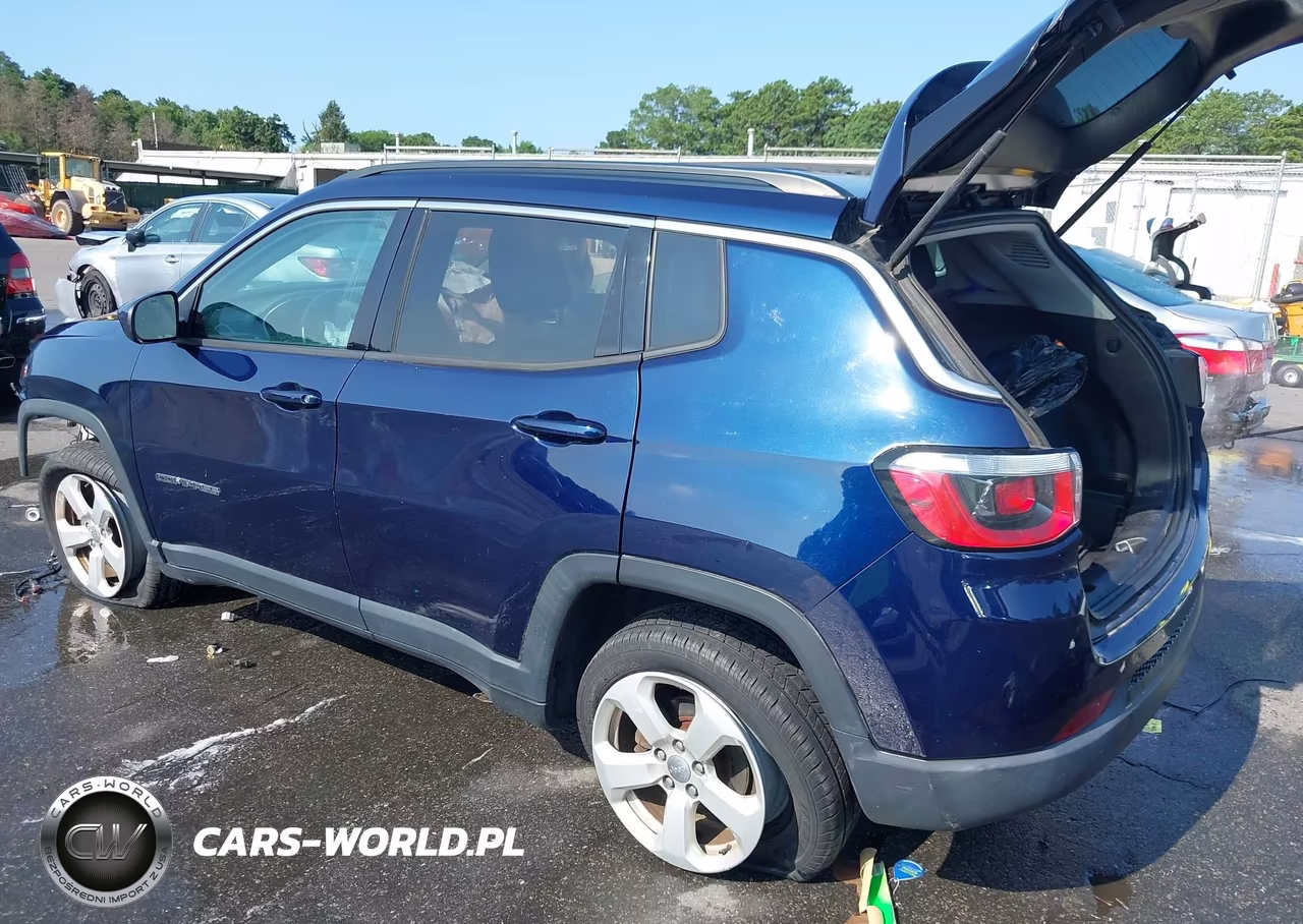 2018 Jeep Compass Latitude 4X4 VIN:3C4NJDBB6JT265938 - 3