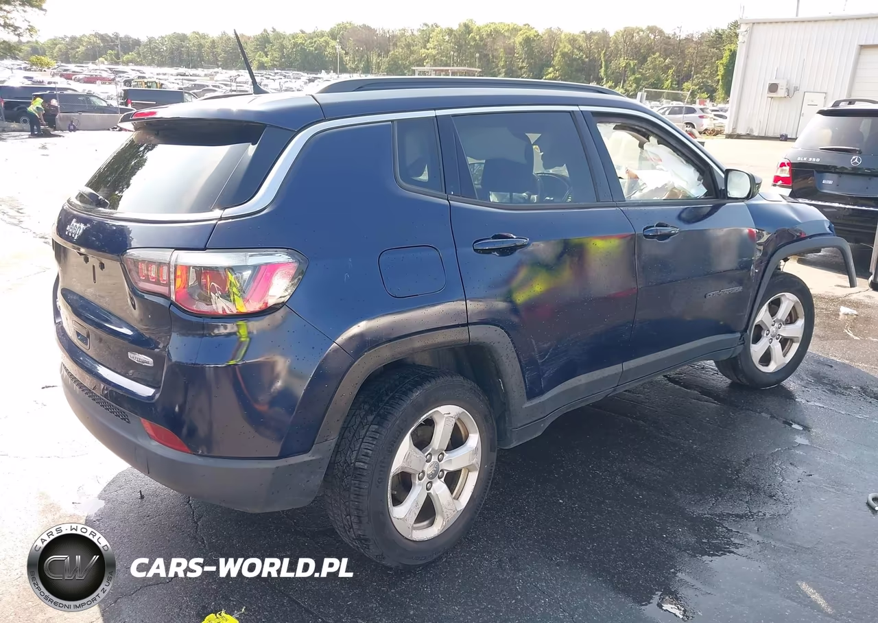 2018 Jeep Compass Latitude 4X4 VIN:3C4NJDBB6JT265938 - 4