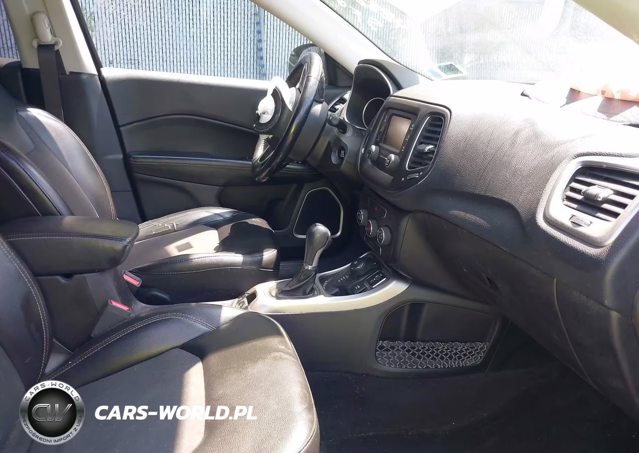 2018 Jeep Compass Latitude 4X4 VIN:3C4NJDBB6JT265938 - 5