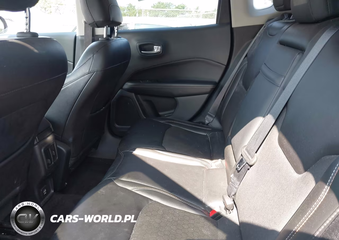 2018 Jeep Compass Latitude 4X4 VIN:3C4NJDBB6JT265938 - 8