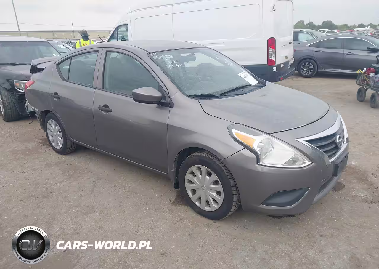 2016 Nissan Versa 1.6 S+