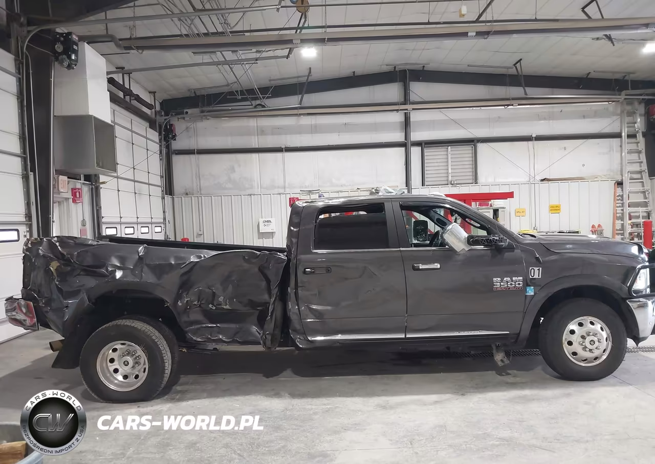 2017 Ram 3500 Limited 4X4 8' Box VIN:3C63RRKL1HG576385 - 13