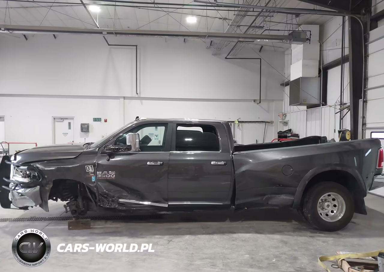 2017 Ram 3500 Limited 4X4 8' Box VIN:3C63RRKL1HG576385 - 14