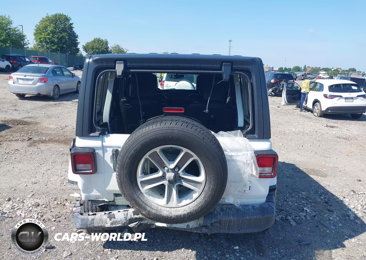 2020 Jeep Wrangler Unlimited Sahara 4X4 VIN:1C4HJXEN5LW339254 - 16