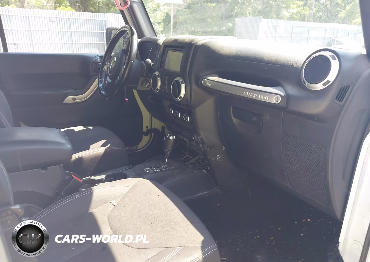 2015 Jeep Wrangler Unlimited Sahara VIN:1C4BJWEG9FL604166 - 5