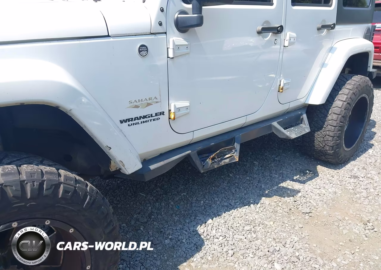 2015 Jeep Wrangler Unlimited Sahara VIN:1C4BJWEG9FL604166 - 6
