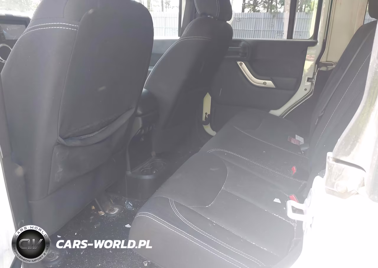 2015 Jeep Wrangler Unlimited Sahara VIN:1C4BJWEG9FL604166 - 8