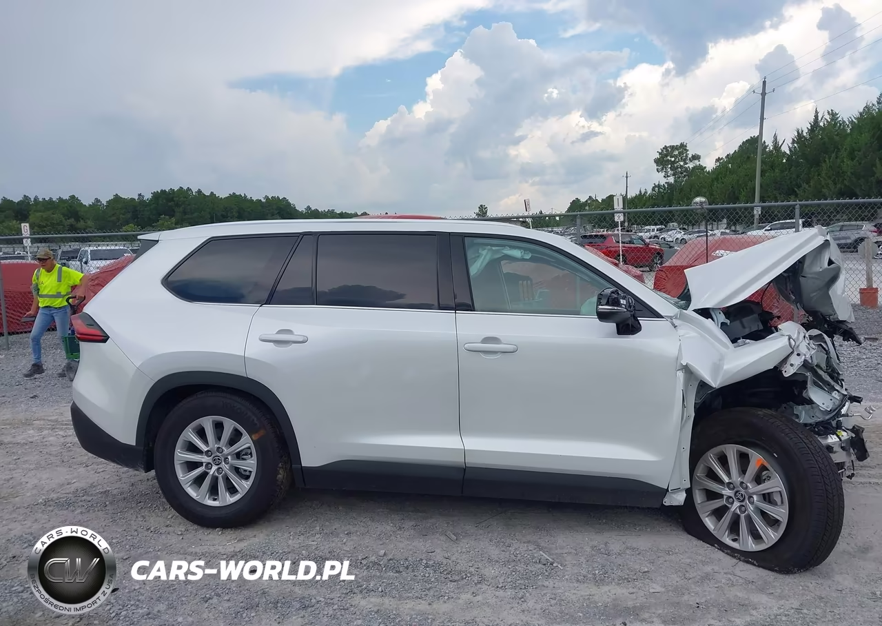 2025 Toyota Grand Highlander Xle VIN:5TDAAAB55SS084459 - 12