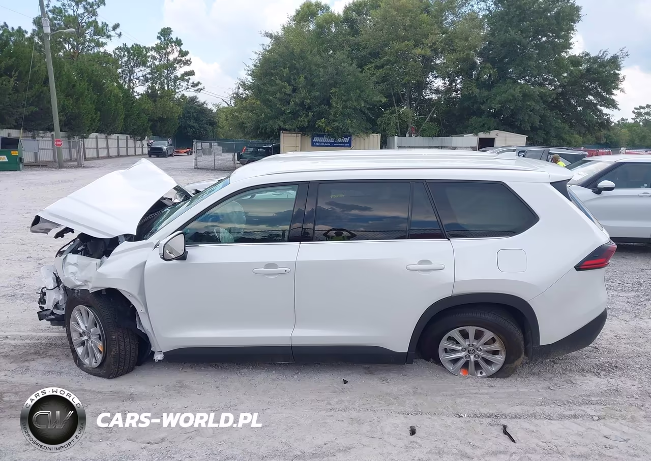 2025 Toyota Grand Highlander Xle VIN:5TDAAAB55SS084459 - 13