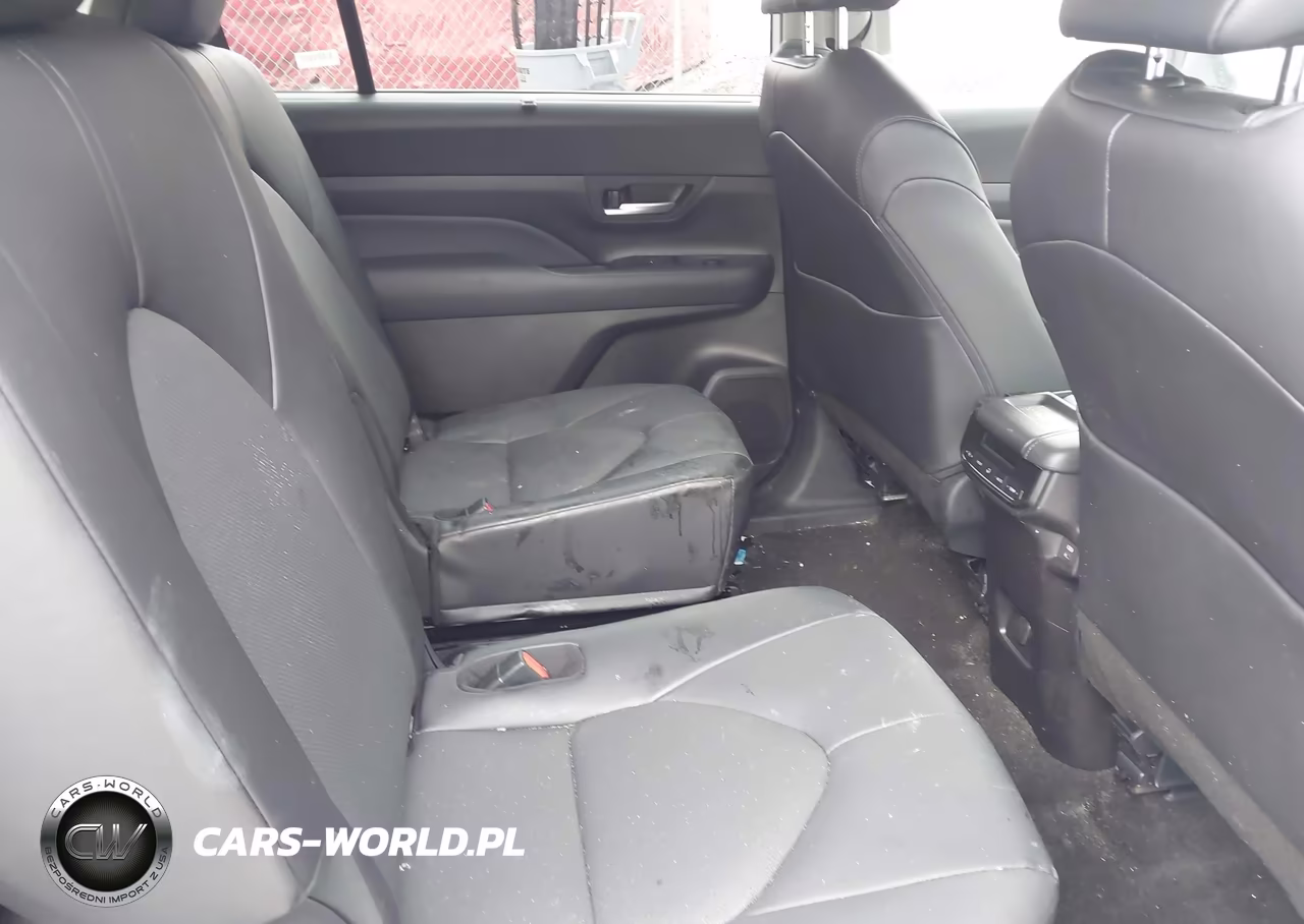 2025 Toyota Grand Highlander Xle VIN:5TDAAAB55SS084459 - 8