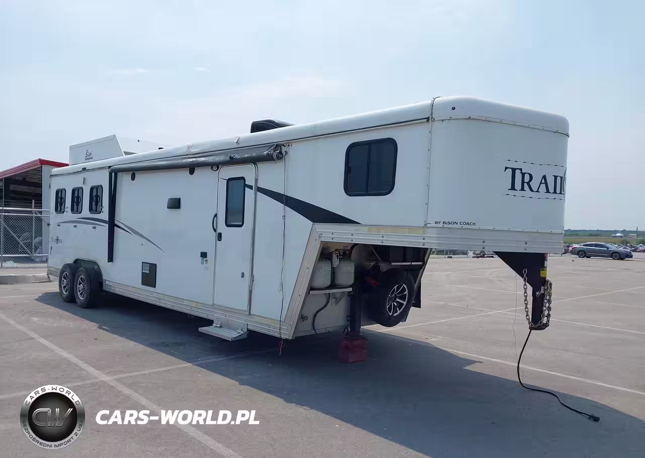 2019 Bison Coach Trail Boss Horse Tra