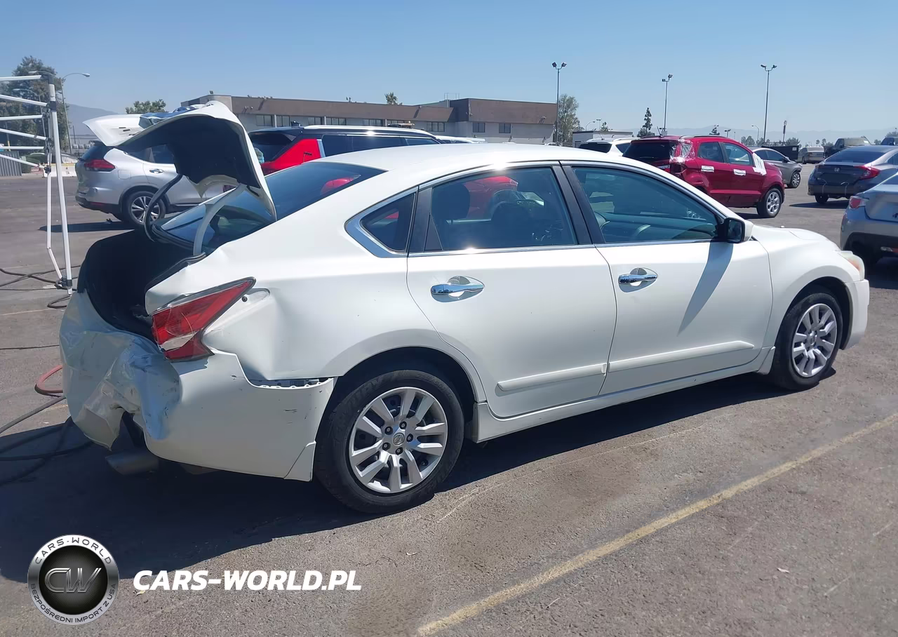 2014 Nissan Altima 2.5 S VIN:1N4AL3AP6EN357613 - 4