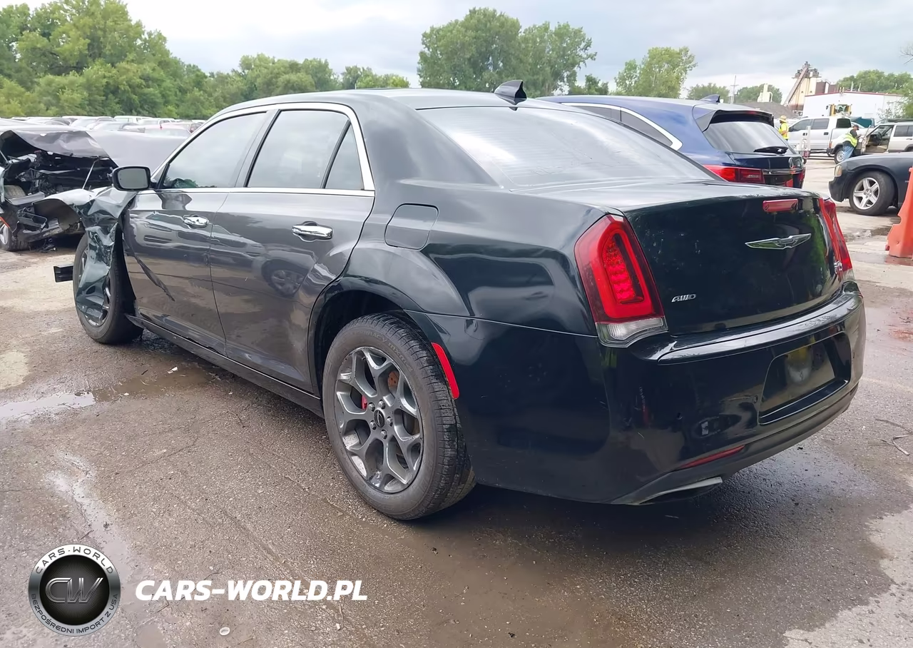 2015 Chrysler 300 300S VIN:2C3CCAGGXFH932339 - 3