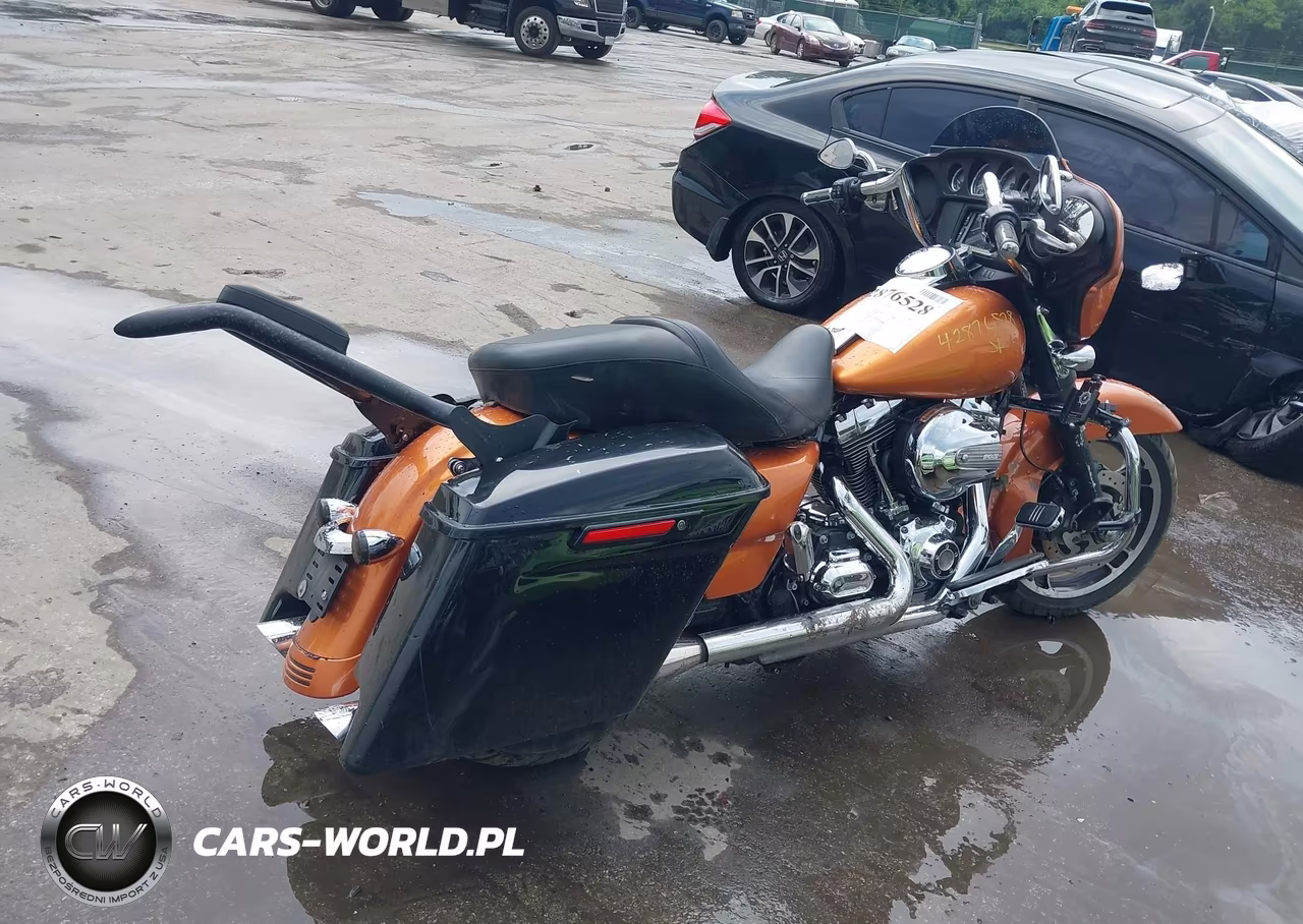 2016 Harley-Davidson Flhx Street Glide VIN:1HD1KBM14GB672816 - 4