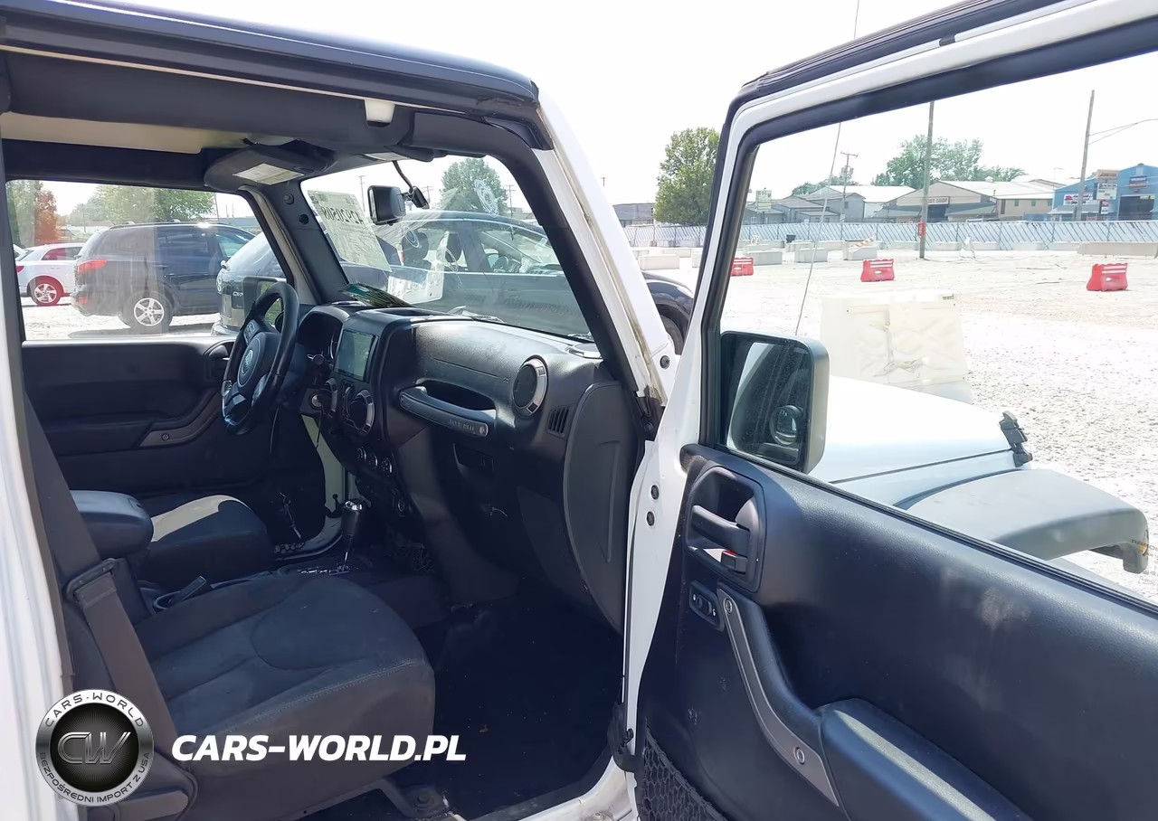2015 Jeep Wrangler Unlimited Sport VIN:1C4BJWDG8FL703479 - 5