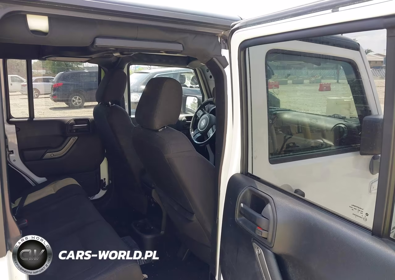 2015 Jeep Wrangler Unlimited Sport VIN:1C4BJWDG8FL703479 - 8