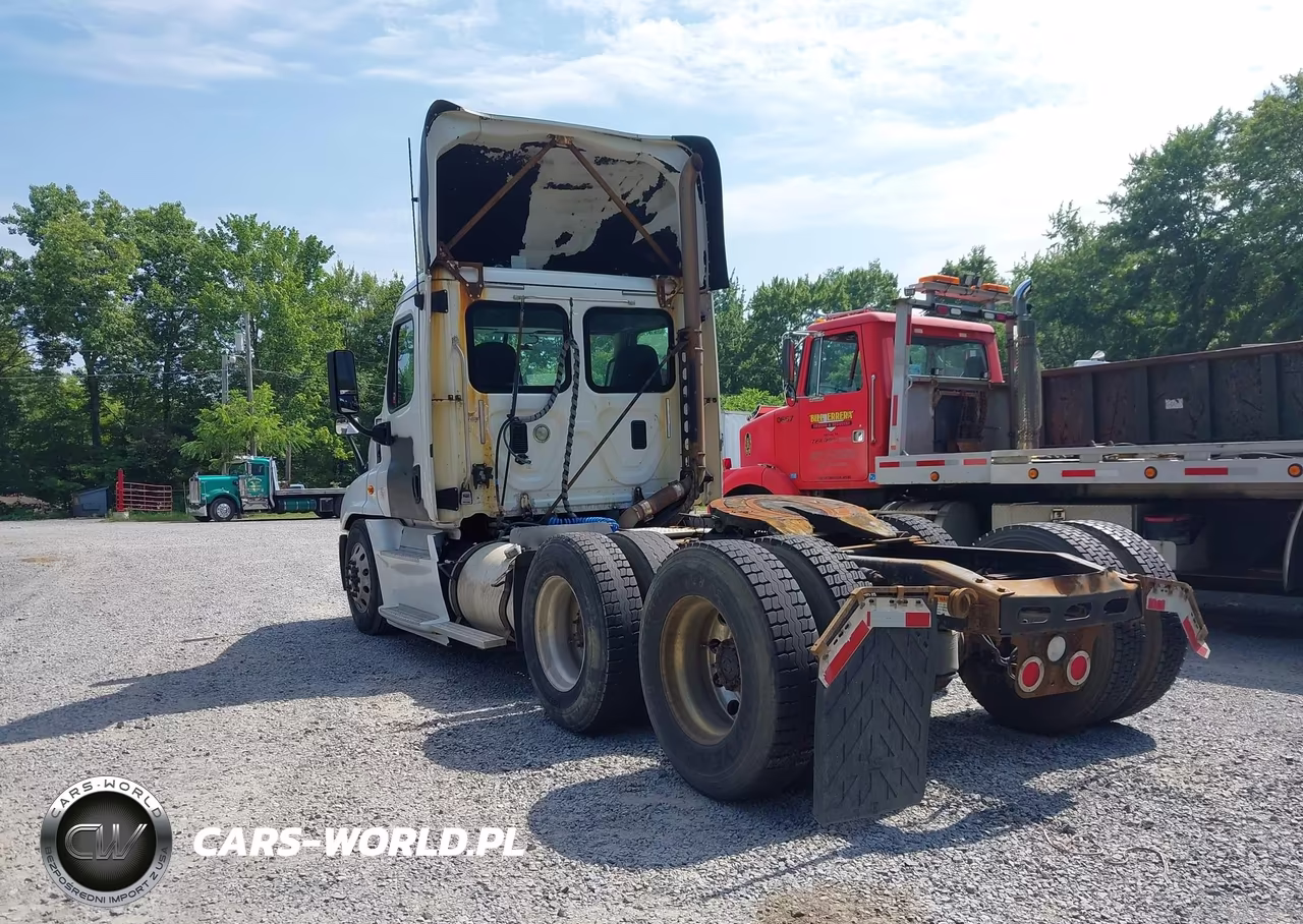2016 Freightliner Cascadia 125 VIN:3AKJGEDV7GDHC7003 - 3