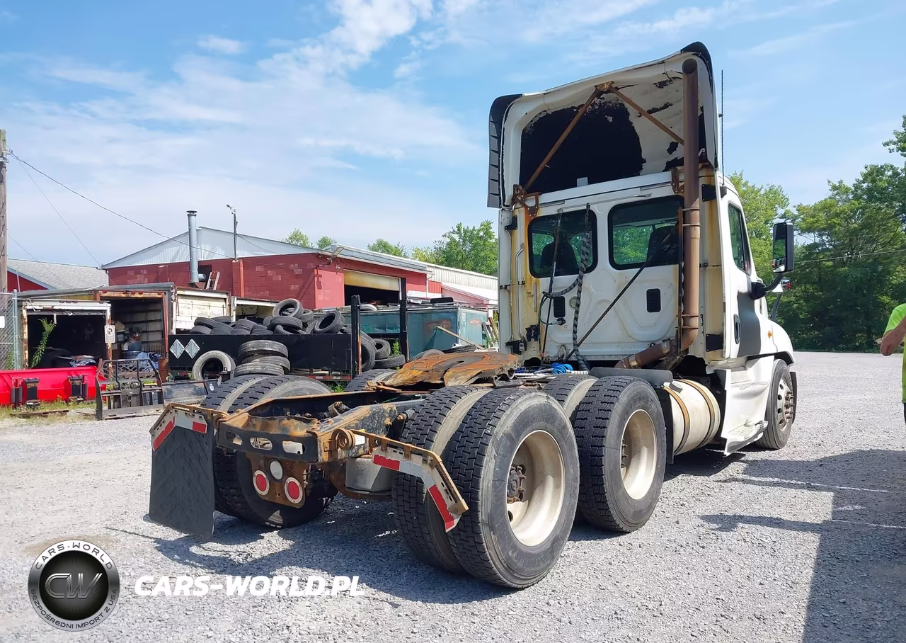 2016 Freightliner Cascadia 125 VIN:3AKJGEDV7GDHC7003 - 4