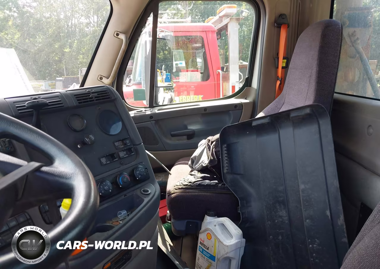 2016 Freightliner Cascadia 125 VIN:3AKJGEDV7GDHC7003 - 6
