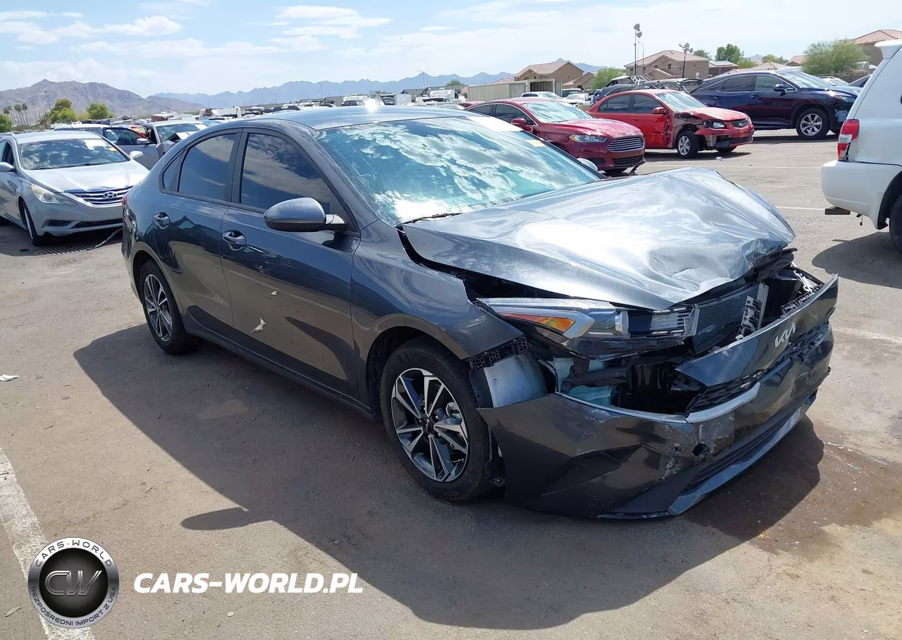 2024 Kia Forte Lxs – zdjęcie 1 z 17
