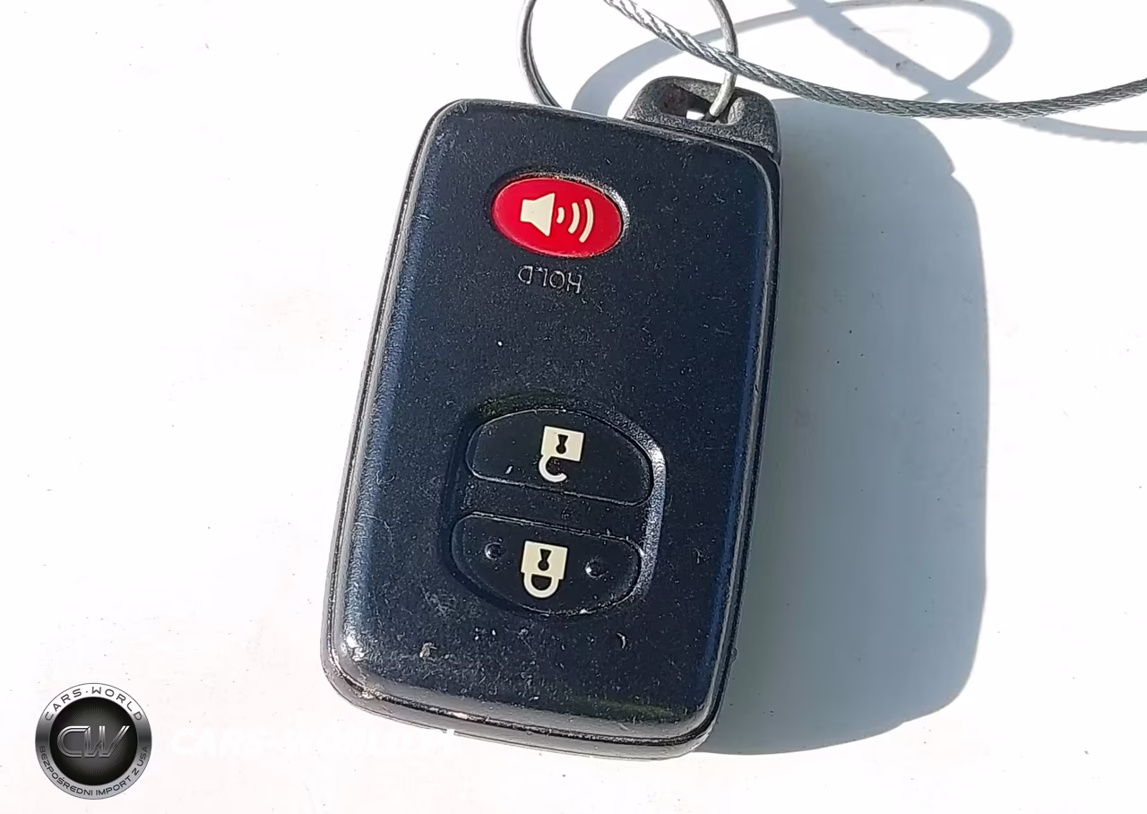 2015 Toyota Prius Two VIN:JTDKN3DU0F0428202 - 11
