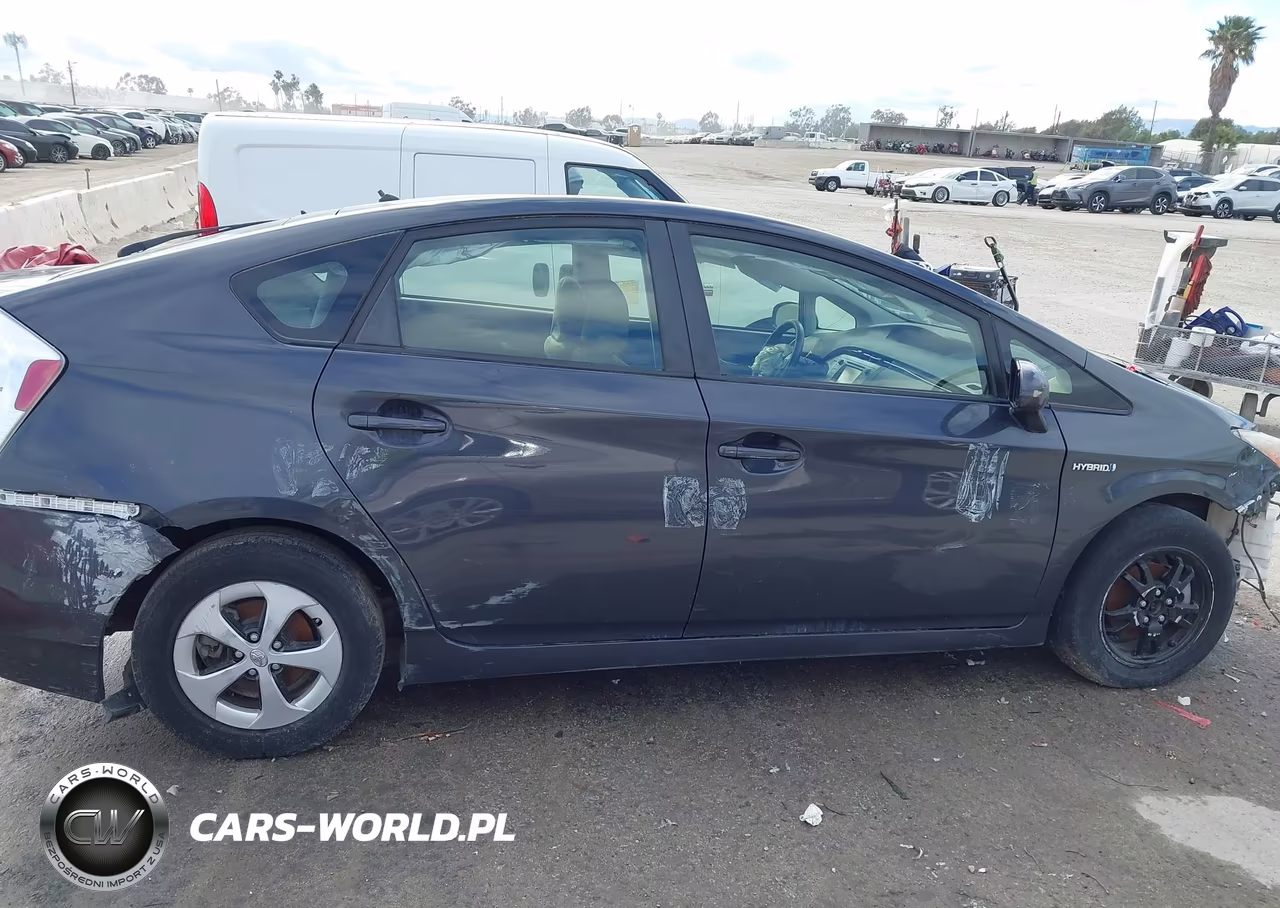 2015 Toyota Prius Two VIN:JTDKN3DU0F0428202 - 14