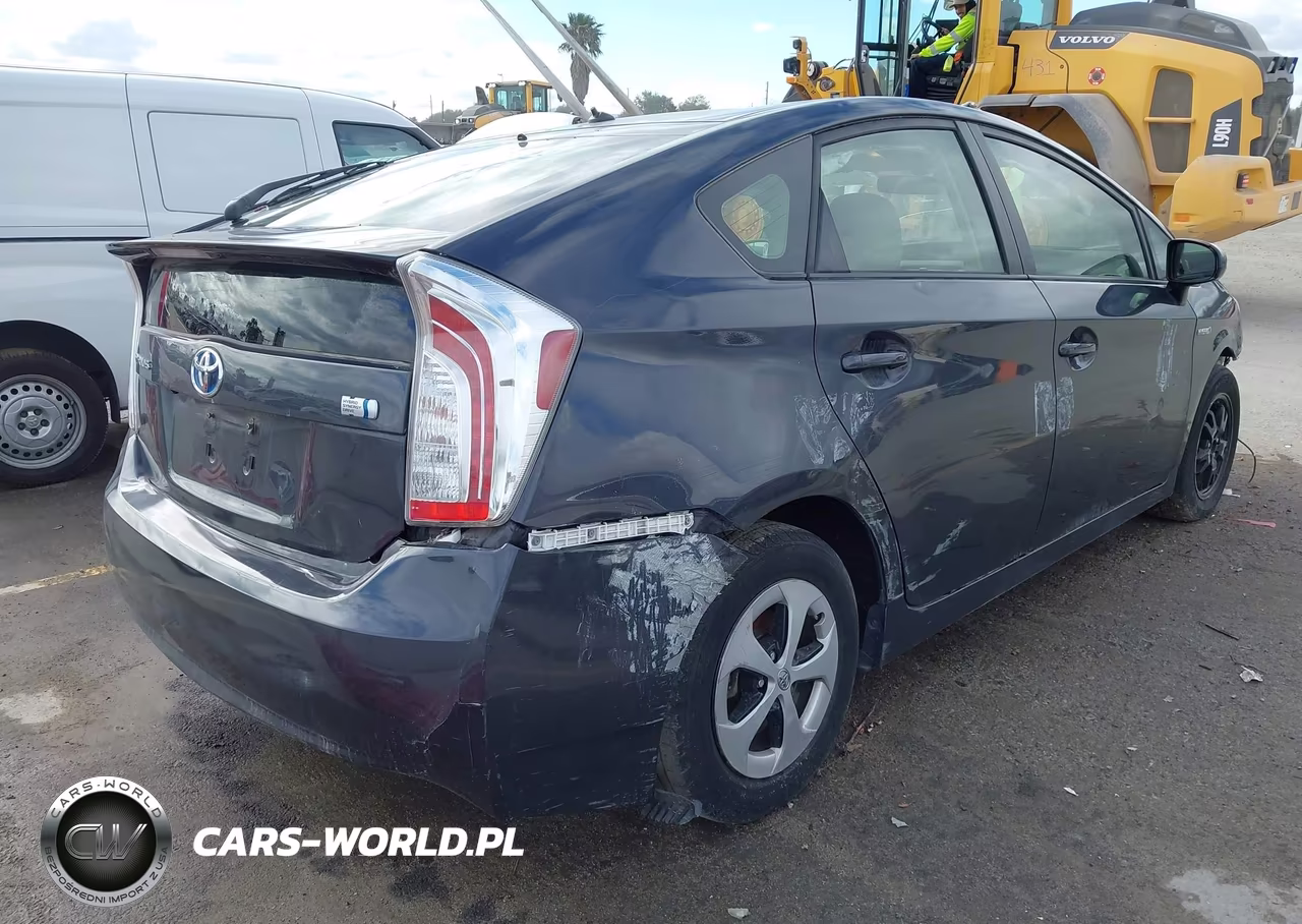 2015 Toyota Prius Two VIN:JTDKN3DU0F0428202 - 4