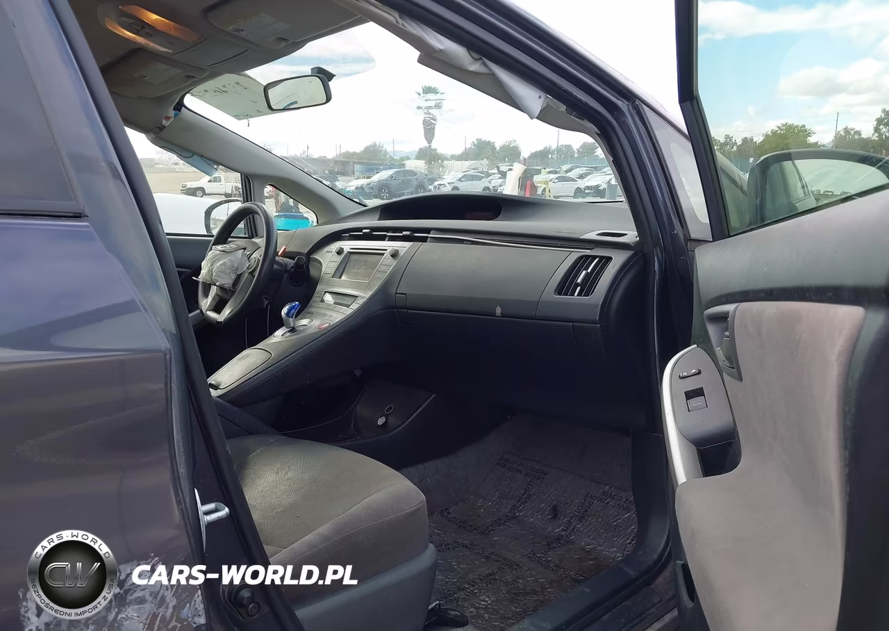 2015 Toyota Prius Two VIN:JTDKN3DU0F0428202 - 5
