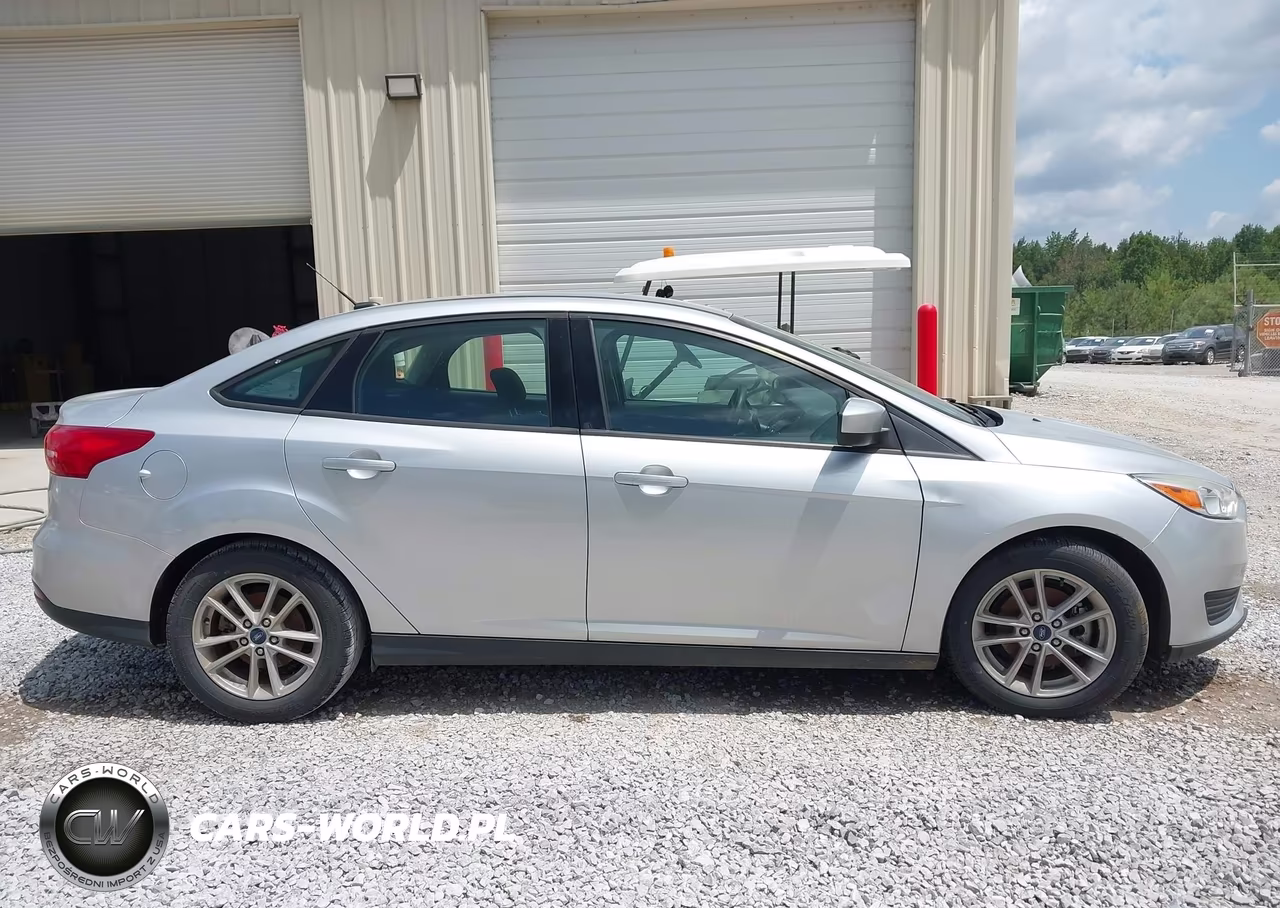 2018 Ford Focus Se VIN:1FADP3FEXJL281652 - 13