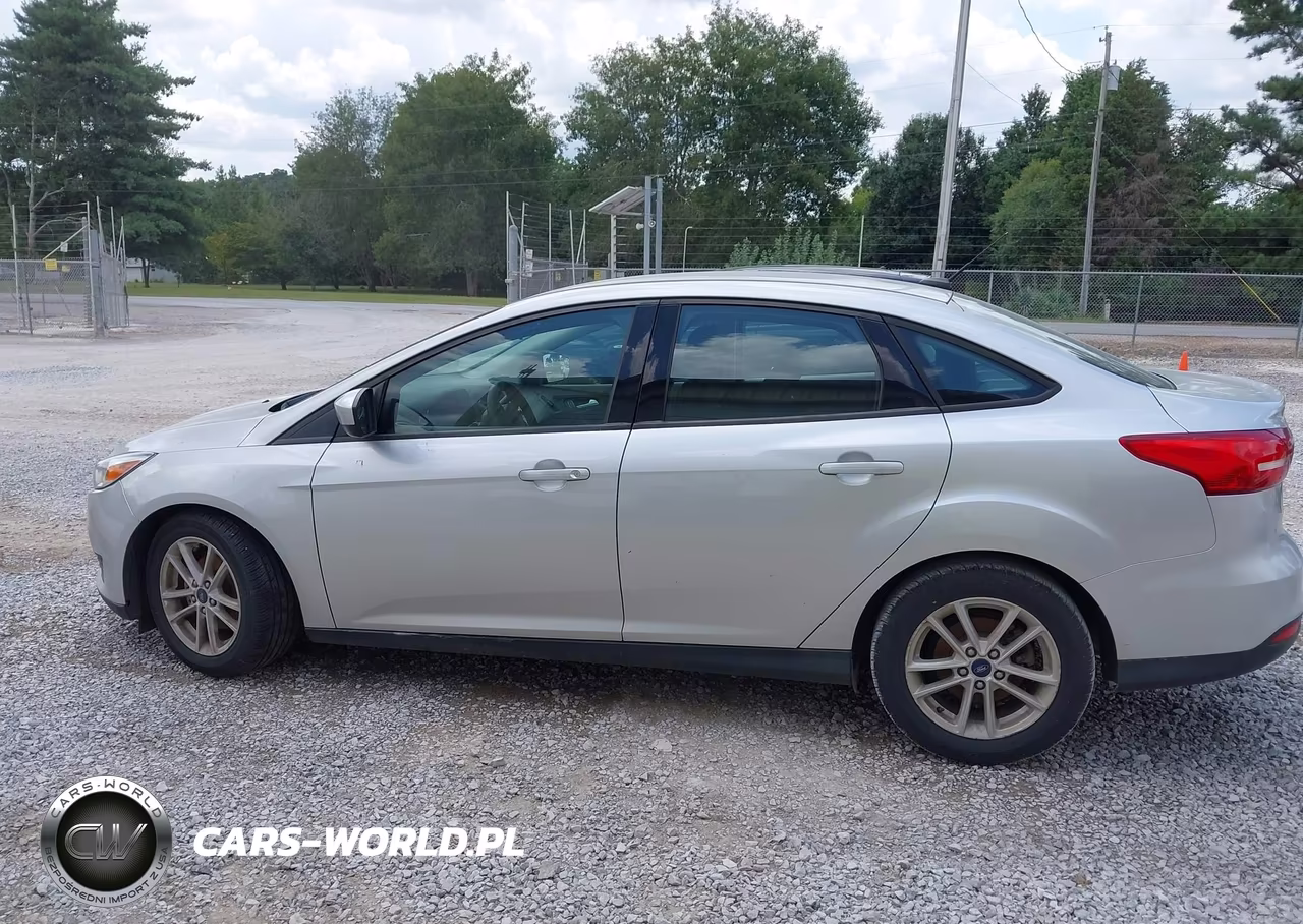 2018 Ford Focus Se VIN:1FADP3FEXJL281652 - 14