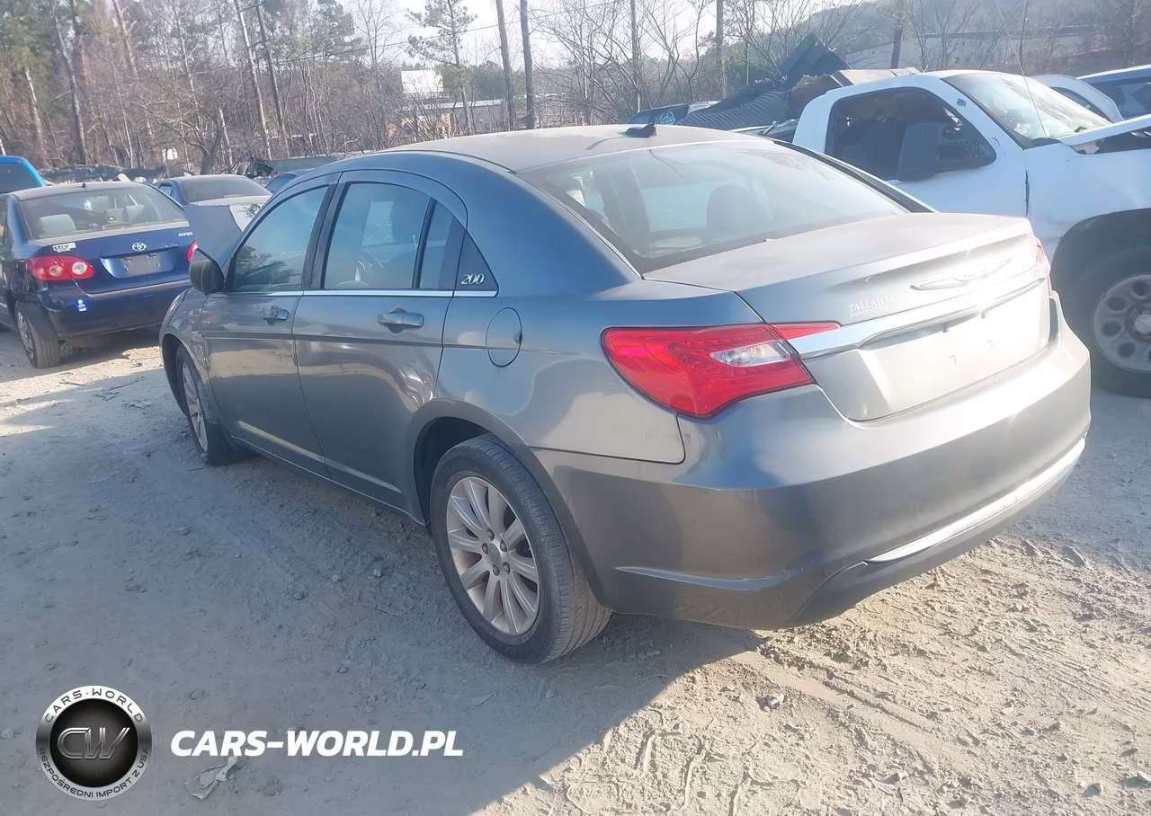2012 Chrysler 200 Touring VIN:1C3CCBBB0CN113814 - 3