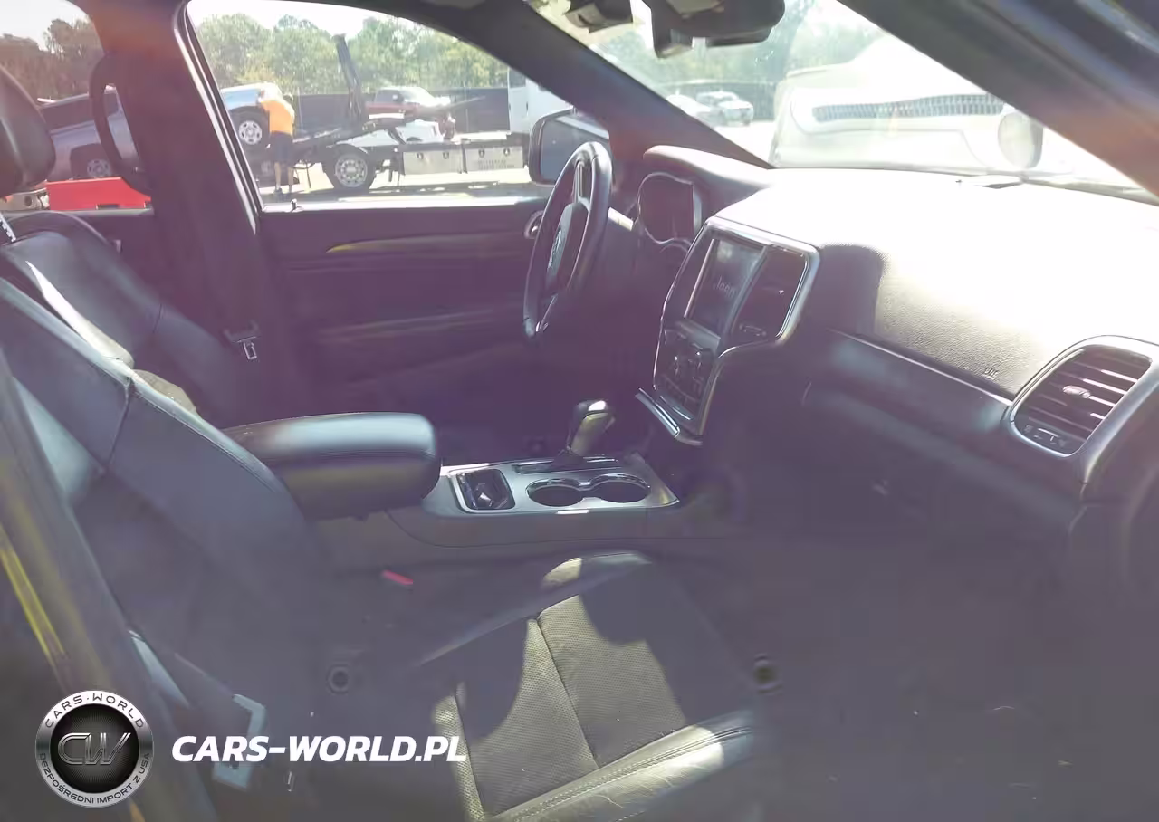 2018 Jeep Grand Cherokee Laredo E 4X4 VIN:1C4RJFAG4JC399532 - 5