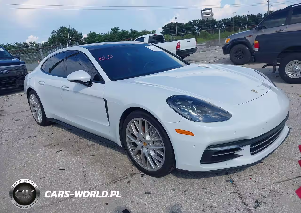 2018 Porsche Panamera 4